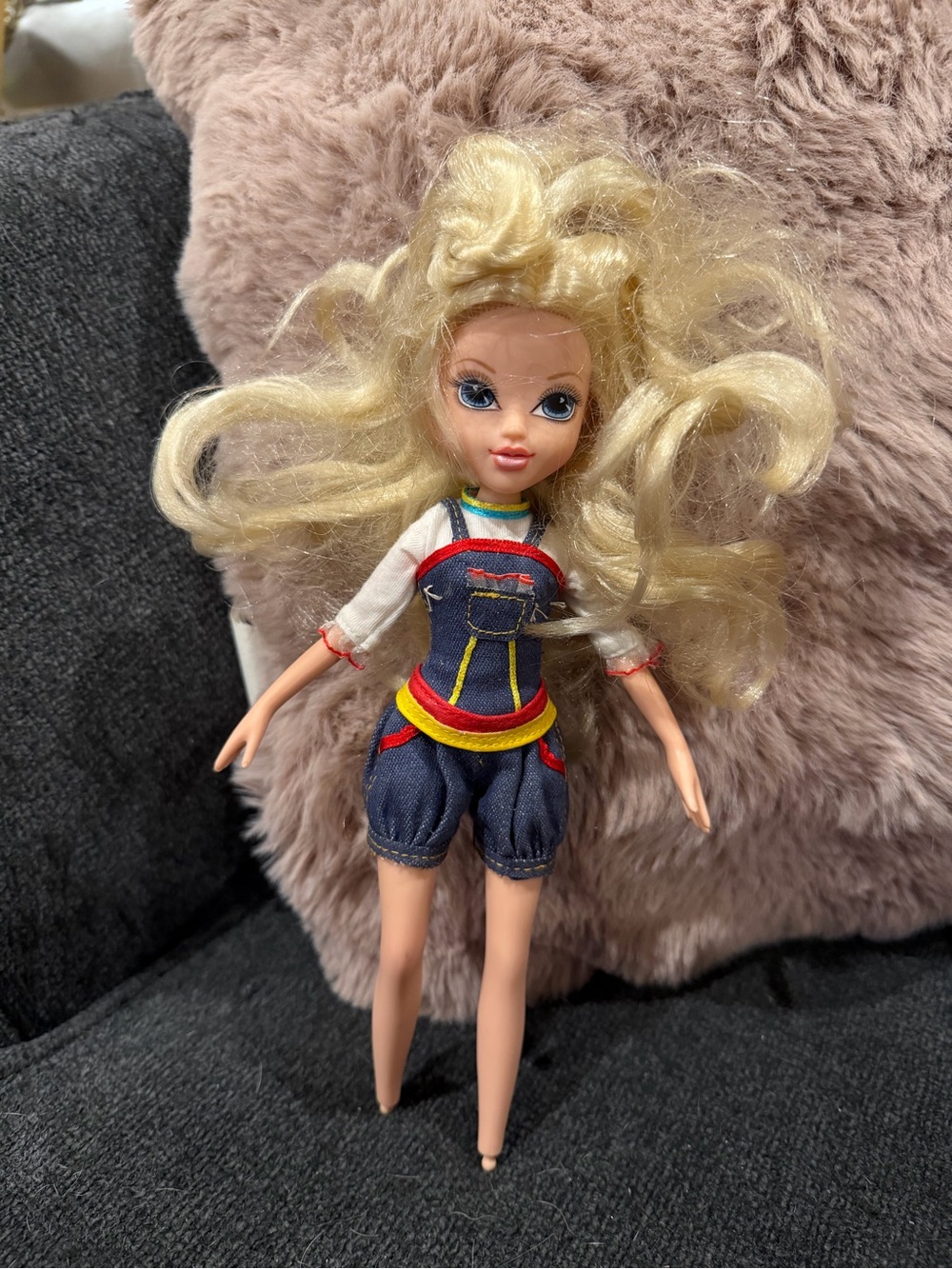 MGA Moxie girls Avery after school doll .. no shoes